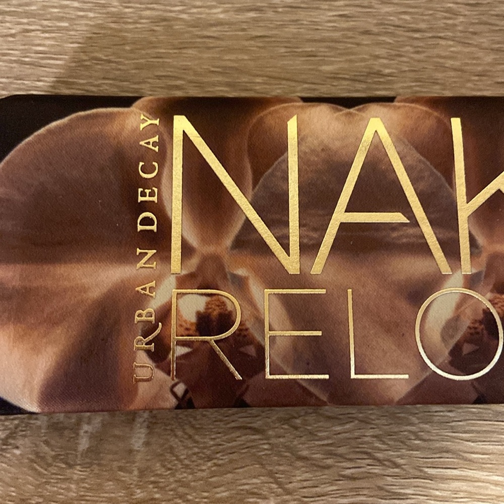 Urban Decay Reloaded Eye Shadow Palette - Picture 2 of 8